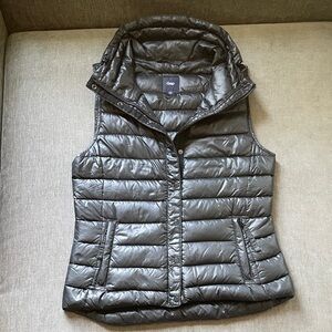 GAP black quilted vest